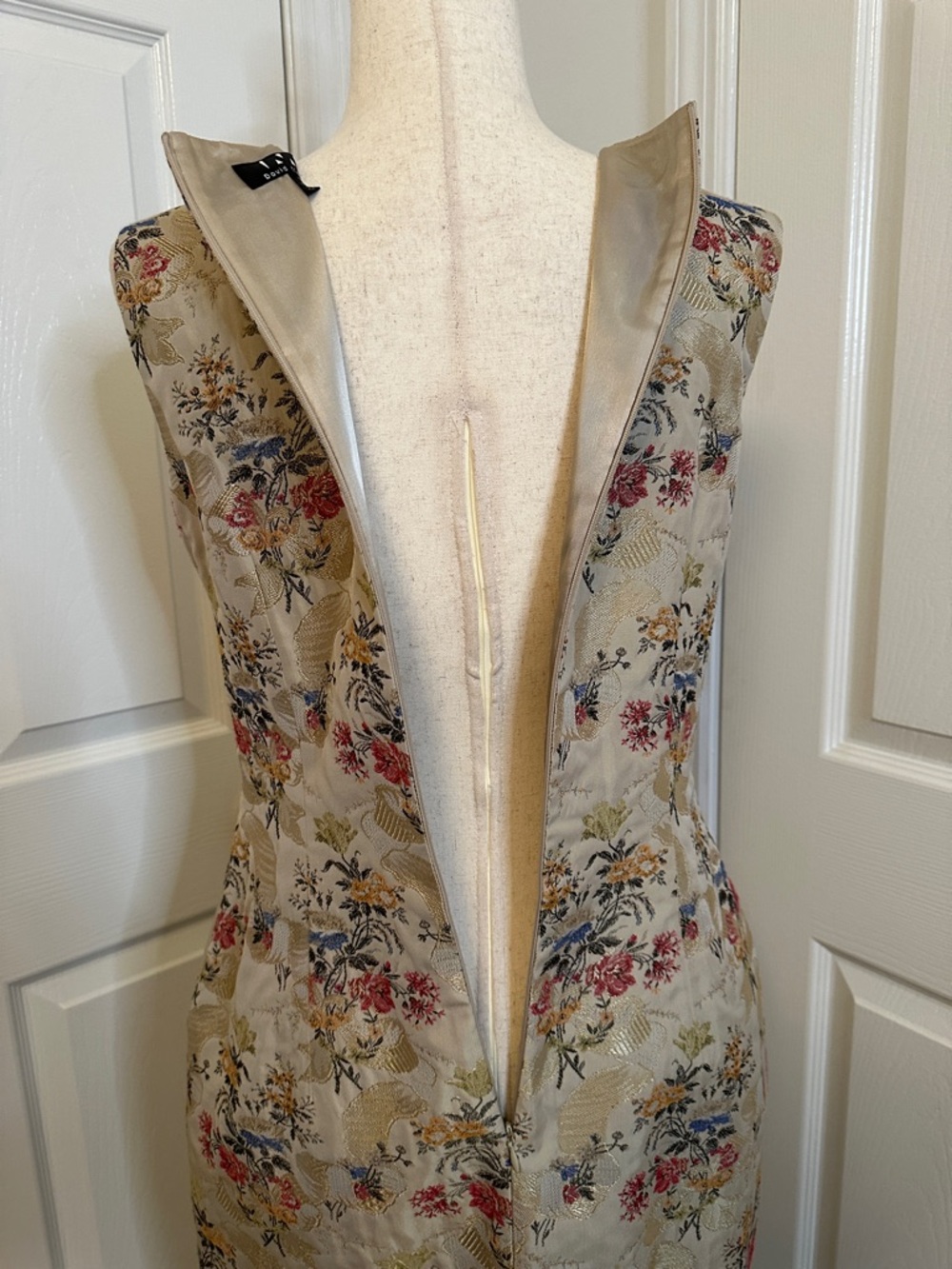 David Meister Beige Floral Midi Sheath Dress with Red and Blue Accents - Picture 5 of 6